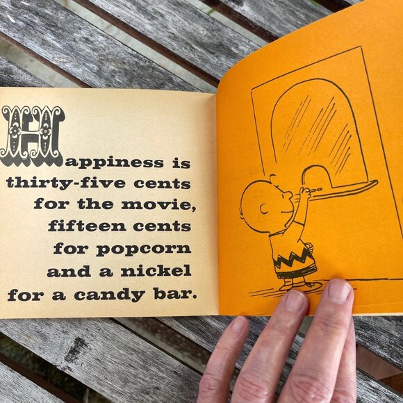 VINTAGE CHARLES SCHULZ MINI BOOK HAPPINESS IS A WARM PUPPY 🐶 FIRST EDITION 1970 - Picture 11 of 14